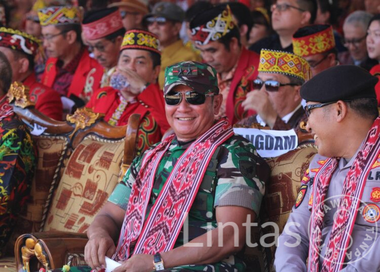 Pangdam XII/Tpr Hadiri Pembukaan Pekan Gawai Dayak ke-37 Kalimantan Barat