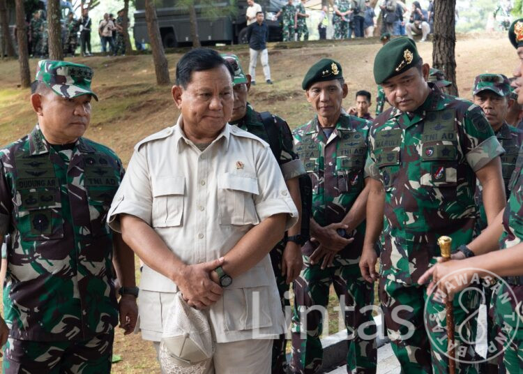 Kasad Dampingi Menhan Tinjau Kesiapan Operasi Yonif 330/Tri Darma