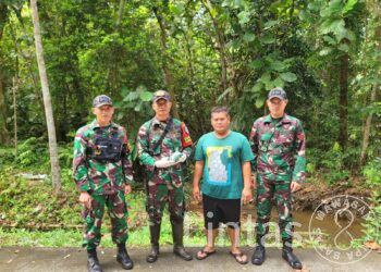 Satgas Pamtas Yonif 645/Gardatama Yudha Terima Penemuan Granat Nanas Dari Warga Perbatasan