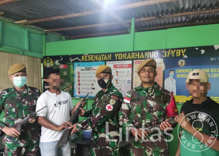 Lagi… Komsos Kreatif, Satgas Yonarhanud 3/YBY Terima Penyerahan Senpi