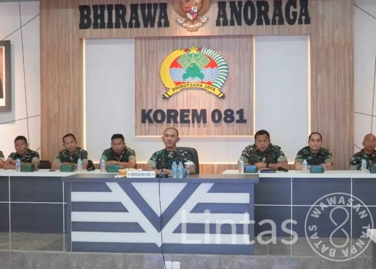 Dari Ruang Command Center, Danrem 081/DSJ Terima Arahan Dari Panglima TNI