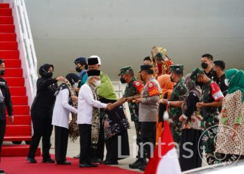 Pangdam I/BB Bersama Forkopimda Prov. Sumbar Sambut Kedatangan Wapres