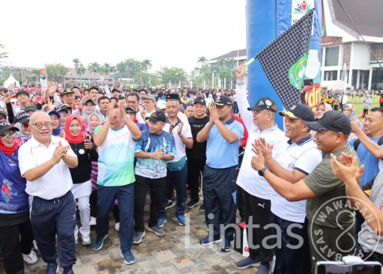 Aster Kasdam XII/Tpr Hadiri Pembukaan Festival Drum Band Dan Launching Gerakan Masyarakat Kalbar Bugar