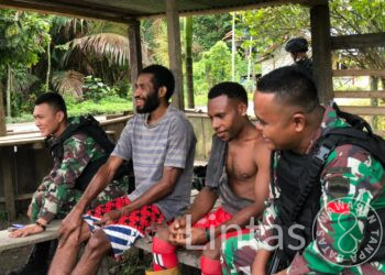 Satgas Pamtas RI-PNG Melaksanakan Anjangasana Ke Desa Binaan Kampung Ampas