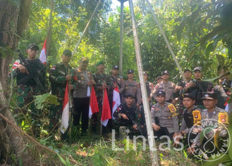 Sinergitas TNI-POLRI, Satgas Pamtas Yonif 645/GTY Gelar Patroli Gabungan Di Perbatasan RI-Malaysia