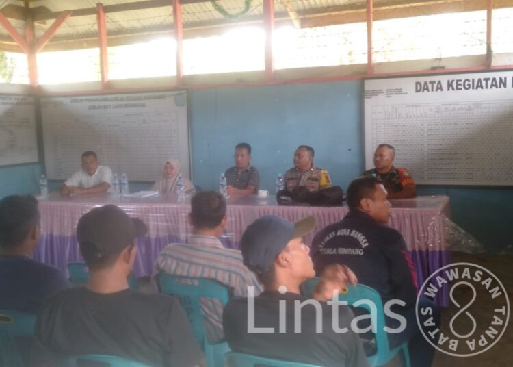 Serda Syah Andrianto Babinsa Koramil 14/Ranto Peureulak,Hadiri Kegiatan Rapat FKP Forum Konsultasi Publik Di Wilayah Binaan