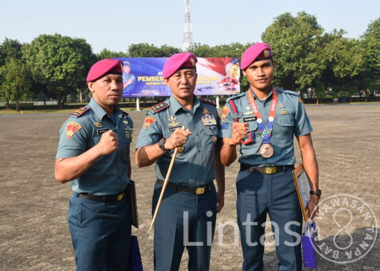 Dankormar Hadiri Apel Khusus Pemberian Penghargaan Kepada Prajurit Berprestasi