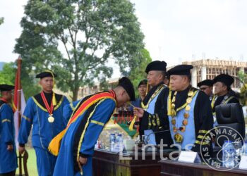 Dankodiklatad Dampingi Kasad Pimpin Wisuda Diploma 4 Poltekad Kodiklatad