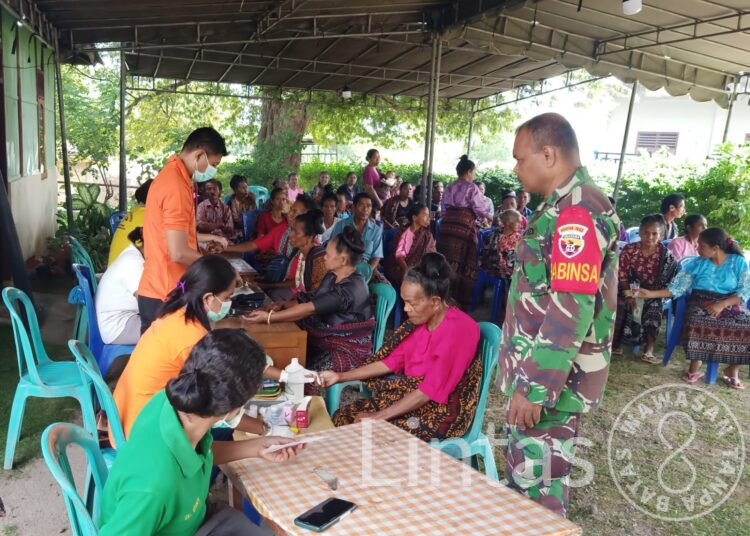 Babinsa Serma La Ngkawea, Menghadiri Kegiatan Posyandu Terutama Lansia, di Desa Binaan