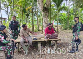 Satgas Yonif 132/BS Kunjungi Masyarakat Kp.Wambes