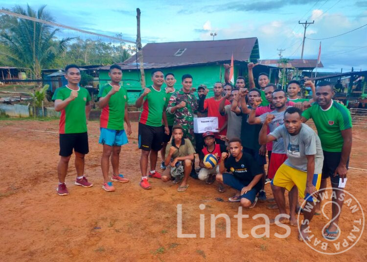 Jalin Silaturahmi, Satgas Yonif 725/Woroagi Gelar Pertandingan Volly Bersama Pemuda Papua Di Perbatasan
