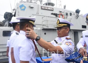 Komandan Satrol Lantamal V Pimpin Sertijab Komandan KRI Salawaku-842