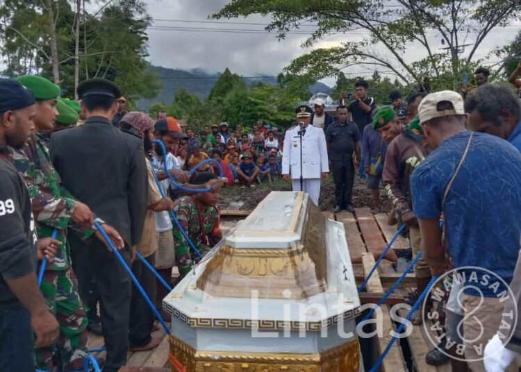 Gerak Cepat Satgas Yonif R 200/BN Bantu Pemakaman Wakil Bupati Yalimo