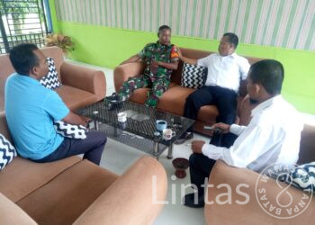 Serma Armada Ariyanto Babinsa Koramil 19/ Indra Makmu, Gelar Komsos Bersama Dewan Guru