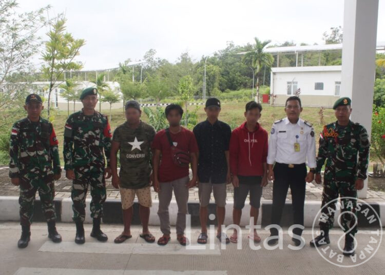 Satgas Pamtas RI – Malaysia Yonarmed 10/ Bradjamusti Pos Mentari, Gagalkan 4 PMI ( Pekerja Migran Indonesia ) Tanpa Dokumen Resmi