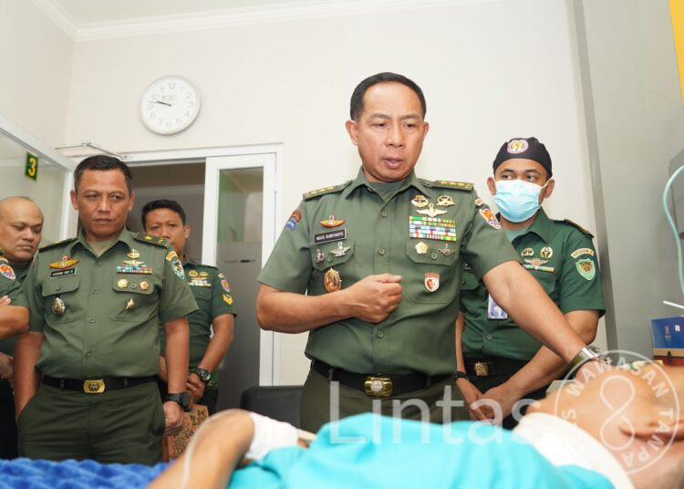 Wakasad Jenguk Kru Helikopter Bell 412 EP di RS Dustira