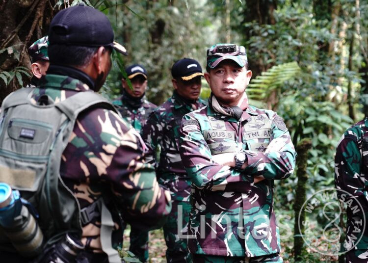 Pastikan Materi Latihan Sesuai Wilayah Tugas, Wakasad Kembali Tinjau Pra Tugas Satuan TNI AD