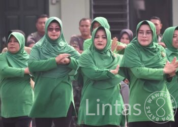 Olahraga Bersama, Cara Persit KCK Koorcab Rem 081 Jaga Kesehatan Dan Kebersamaan