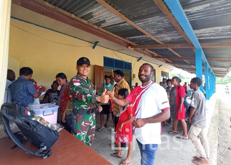 Satgas Yonif 132/BS Menyapa Masyarakat Kampung Skofro