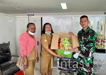 Sejahterakan Perekonomian Masyarakat Papua, Satgas YR 321/GT Bersama Dinas Pertanian Kabupaten Jayawijaya Bagikan Bibit Sayuran Kepada Para Petani