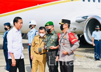 Pangdam II/Sriwijaya Bersama Danrem Gapu Dampingi Presiden Jokowi Tinjau Pasar Talang Banjar