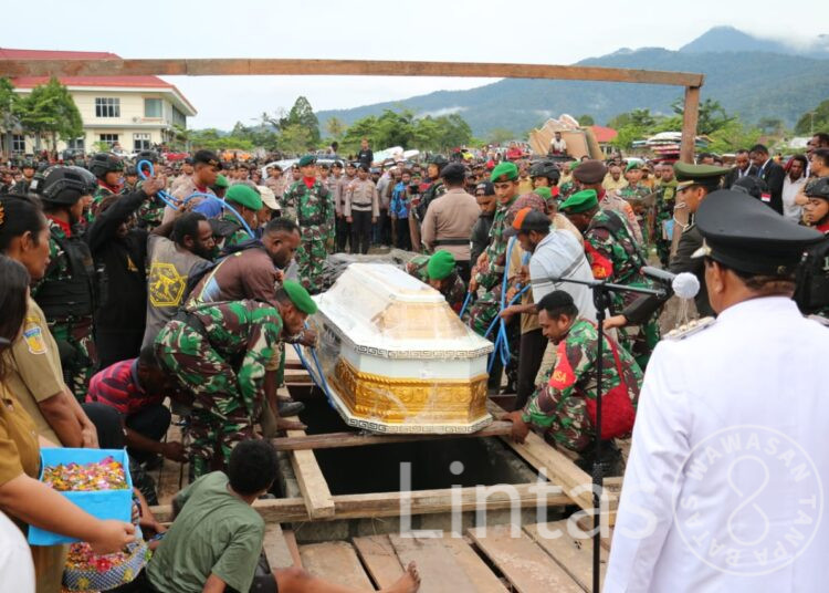 Wakil Bupati Yalimo Meninggal Dunia, Dandim 1702/JWY Pimpin Proses Pemakaman