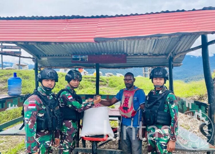 Menanamkan Nilai – Nilai Toleransi Umat Beragama Di Papua, Satgas Yonif RK 115/ML Memberikan Bantuan Dalam Peringatan Hari Paskah