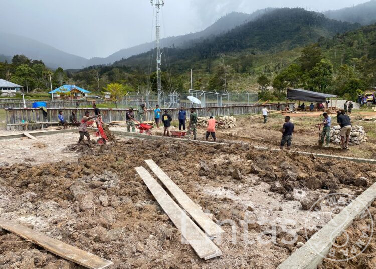 Antusias Warga Pelosok Wamena, Bantu Satgas TMMD Kodim 1702/JWY