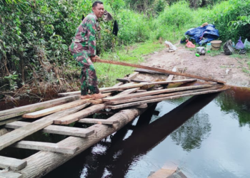 Semangat Gotong Royong Anggota Satgas Dan Warga Kerjakan Sasaran TMMD Reguler Ke-116 Kodim 1012/Buntok