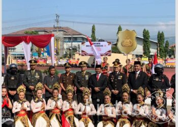 Danyonif Raider 301/PKS Mayor Inf Henggar Tri Wahono Hadiri Peringatan HUT Ke-77 Bhayangkara di Mapolres Sumedang