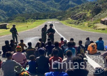 Ciptakan Rasa Aman, Satgas Yonif 310/KK Komunikasi Sosial Bersama Warga Pegunungan Bintang Papua