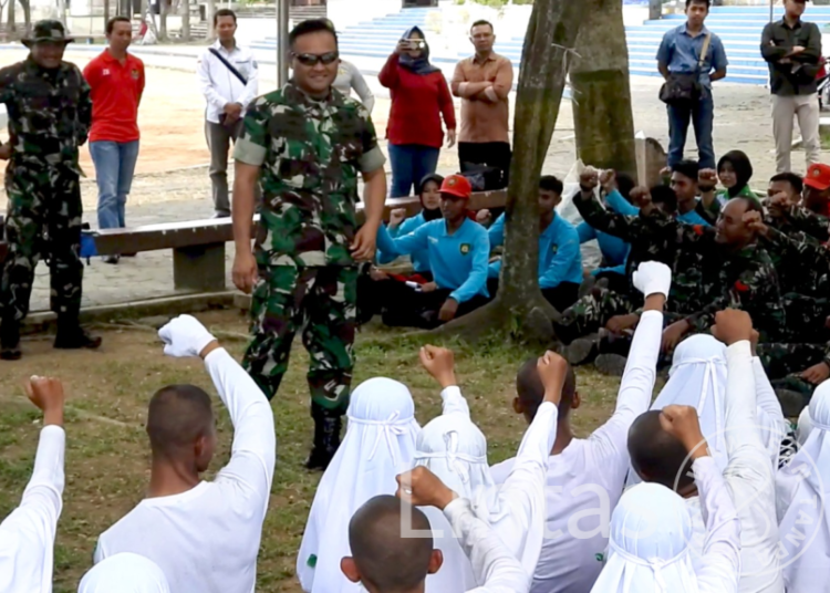 Tingkatkan Semangat Paskibraka Kota Banjar, Letkol Inf Wahyu Alfian Arisandi Mantan Danyon Pasukan Legendaris Pimpin Langsung Latihan di Taman Kota