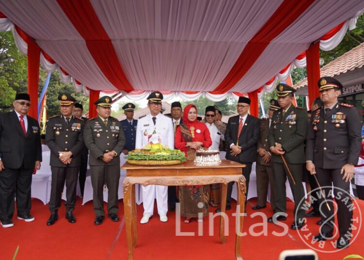 Danrem 071/Wijayakusuma Ikuti Upacara Memperingati Hari Proklamasi Kemerdekaan Republik Indonesia di Pemkab Banyumas