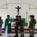 Minggu Kudus, Satgas Yonif 310/KK Laksanakan Ibadah Serta Berikan Bantuan Ke Gereja di Perbatasan RI-PNG