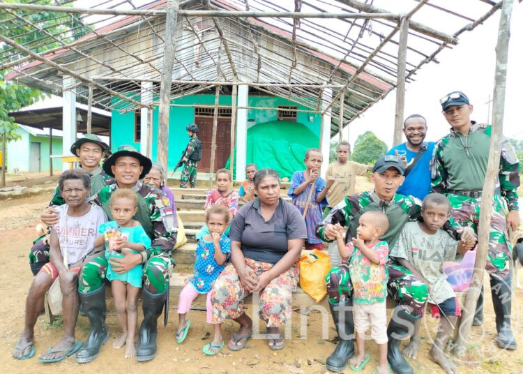 Bersama Rakyat TNI Kuat Satgas Pamtas Statis RI -PNG Yonif RK 111/KB Melaksanakan Karya Bakti di Distrik Nienatie Kab. Boven Digoel Papua Selatan