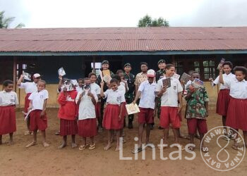 Bangkitkan Semangat Belajar Anak Sekolah Pedalaman Perbatasan Satgas Pamtas Statis RI -PNG Yonif RK 111/KB Gelar Program Kampung Pancasila