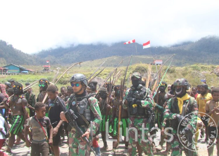 Satgas Mobile Raider 300/BJW Melaksanakan Pengamanan Terhadap Kunjungan Menko PMK