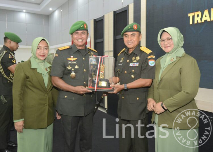 Pangdam XII/Tpr Pimpin Sertijab Danrem 121/Abw & Asintel Kasdam