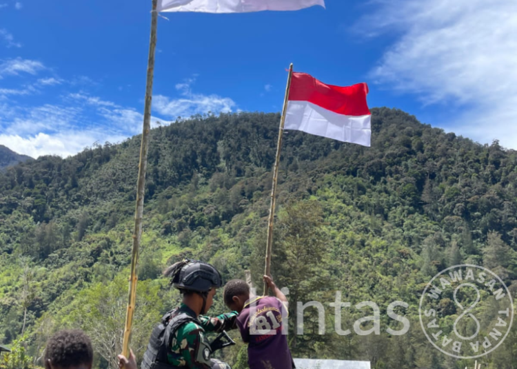 Satgas Mobile Raider 300 Siliwangi Beri Edukasi Merah Putih Pada Anak Usia Dini di Papua