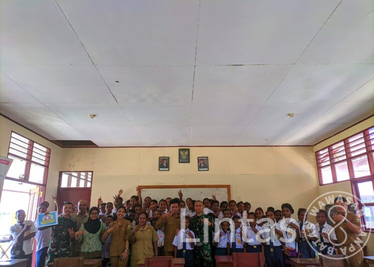 Satgas Yonif 310/KK Berikan Penyuluhan Kesehatan Kepada Siswa Siswi di Perbatasan RI-PNG