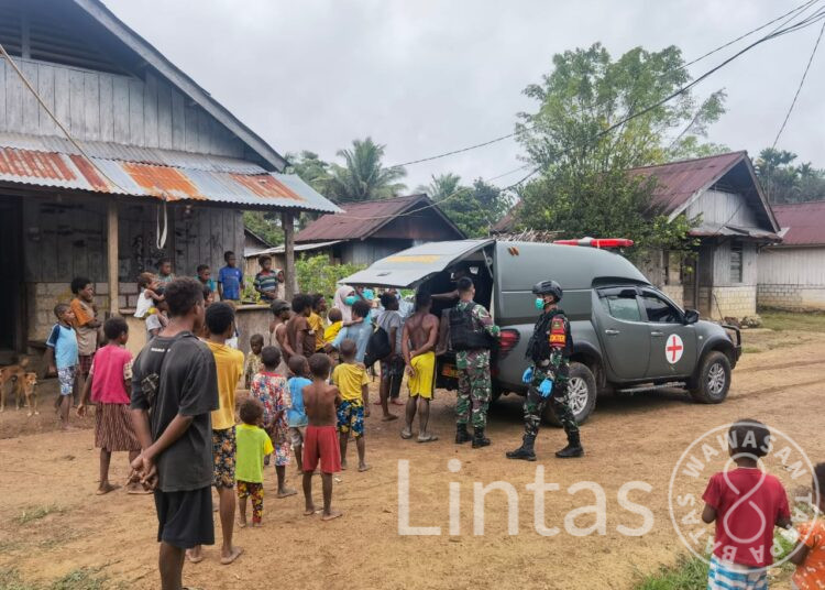 Aksi Cepat Tanggap, Satgas Yonif 310/KK Evakuasi Warga Sakit Di Perbatasan RI-PNG