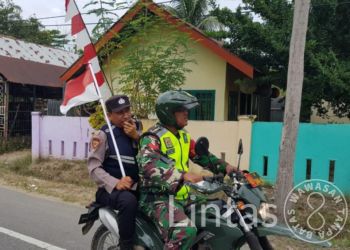 Sinegritas TNI Polri Keliling Kampung, Serukan Warga Pasang Bendera Merah Putih