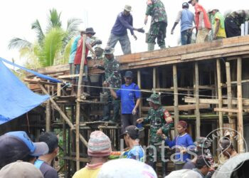 Puluhan TNI Kodim 0613/Ciamis Bersama Warga Cikoneng Bangun Mesjid, Sebagai Wujud Pelihara Semangat Gotong Royong