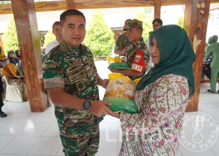 Ringankan Kebutuhan Pokok Masyarakat, Korem Wijayakusuma Gelar Bazar Sembako Murah