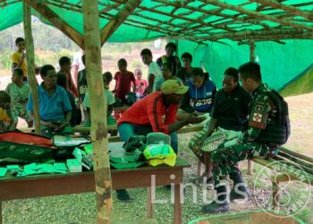 Satgas Pamtas Statis RI-PNG Yonif 111/KB Pos Camp Modern Beri Bantuan Bahan Makanan & Pakaian Layak Pakai Untuk Masyarakat
