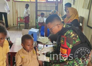 Peduli Kesehatan Anak Papua, Satgas Yonif 310/KK Lakukan Imunisasi di Perbatasan RI-PNG