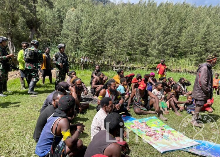 Satgas Mobile Raider 300 Siliwangi Selesaikan Masalah Adat di Kampung Mayuberi, Papua