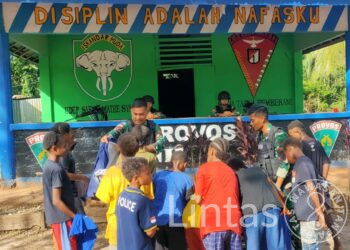 Rela Berjalan Sepanjang 3,5 KM Anak Anak Pedalaman Papua Selatan Datangi Pos Komando Utama Satgas Pamtas RI-PNG Yonif RK 111/KB