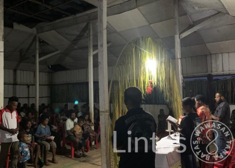 Tolerasi Beragama, Satgas Yonif 310/KK Hadiri Acara Doa Arwah di Perbatasan