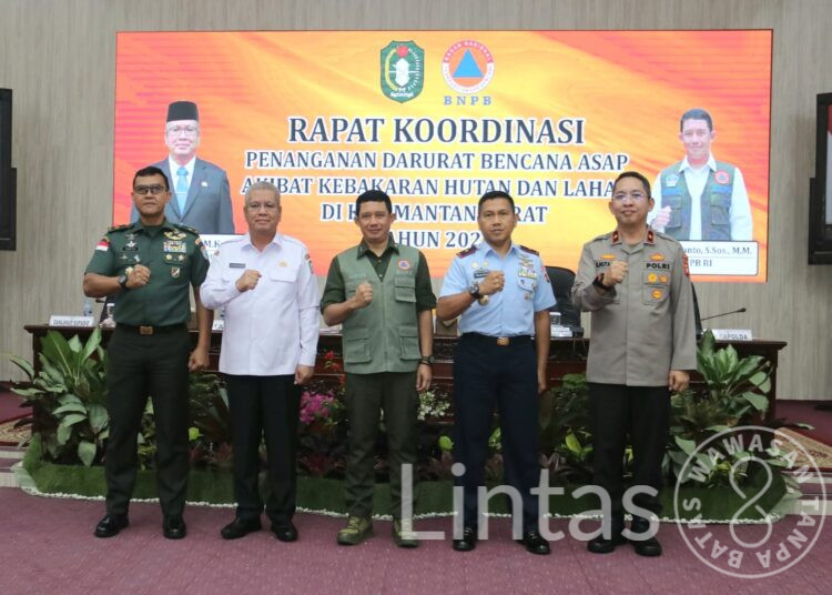 Kasdam XII/Tpr Hadiri Rakor Penanganan Darurat Bencana Kabut Asap Akibat Karhutla Bersama Kepala BNPB